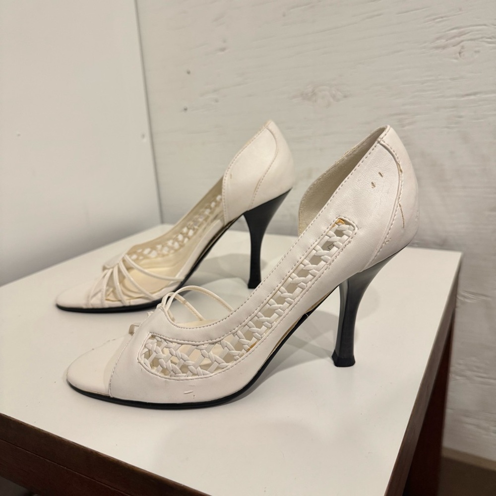 FIONI Clothing White Heels with Intricate Design